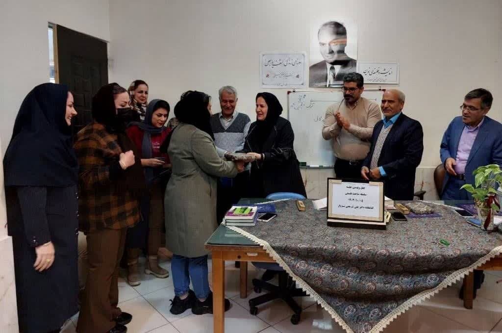 اهدای کتاب در تربتحیدریه/ نمایشگاه کتاب در سبزوار