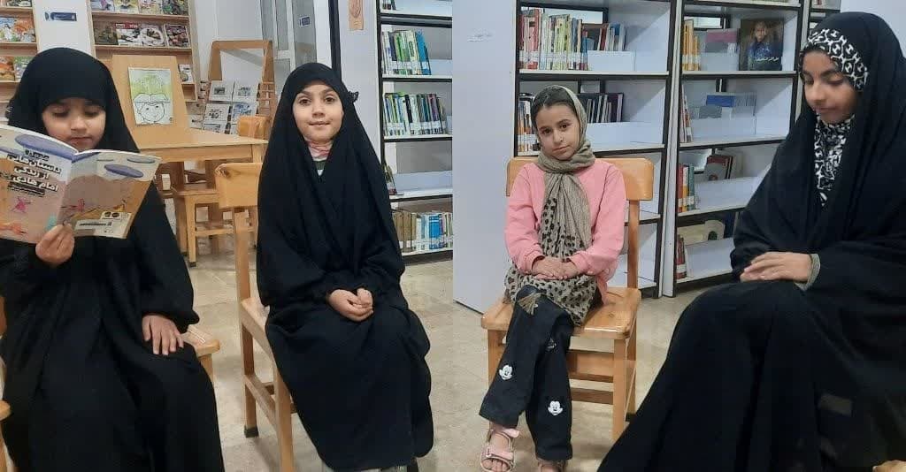 اهدای کتاب در تربتحیدریه/ نمایشگاه کتاب در سبزوار