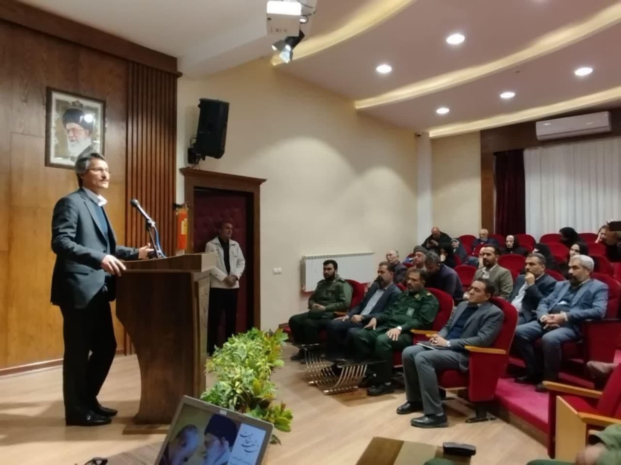 اهدای کتاب در تربتحیدریه/ نمایشگاه کتاب در سبزوار