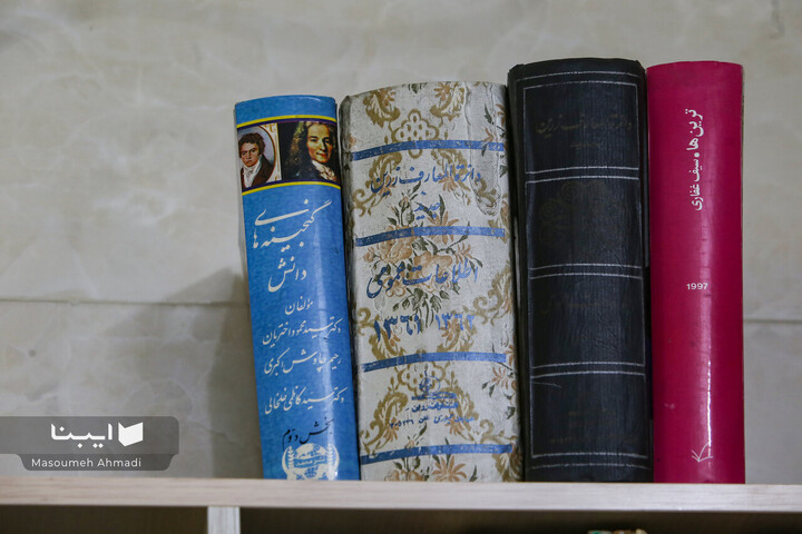 کتابفروشی «آموزگار»