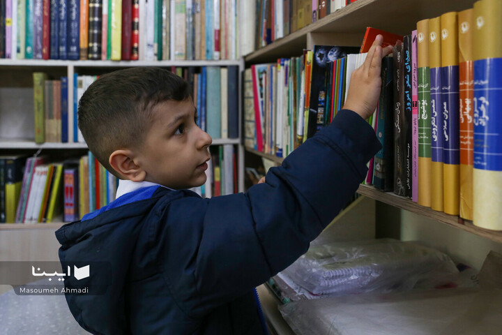 کتابفروشی «آموزگار»