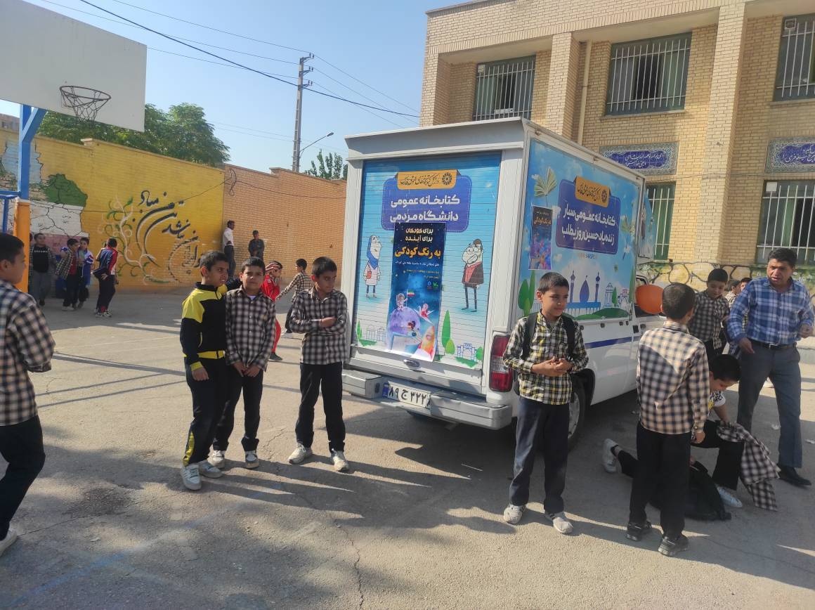 کتابخانه سیار زندهیاد حسین روزیطلب؛ چراغی برای دانشآموزان افروخت