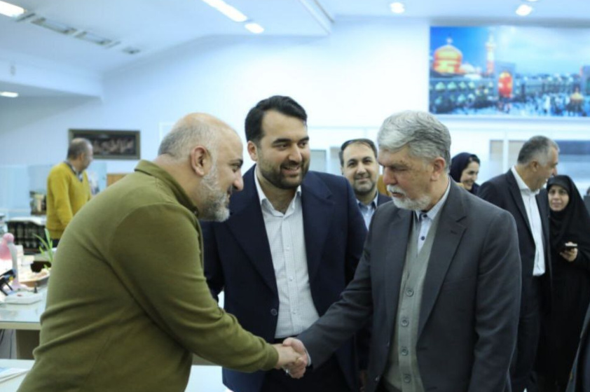 وزیر ارشاد پای درد دل روزنامهنگاران نشست/ حضور در تحریریه ۳ روزنامه مشهد