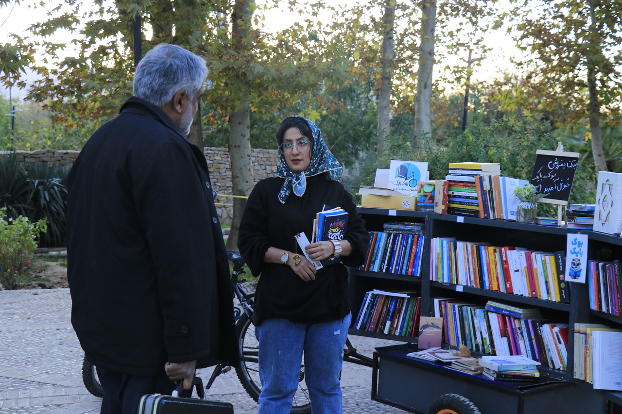 کتاب و دوچرخه همسفران مسیر دانایی شدند/ «بوک بایک»؛ ایدهای برای ترویج کتابخوانی