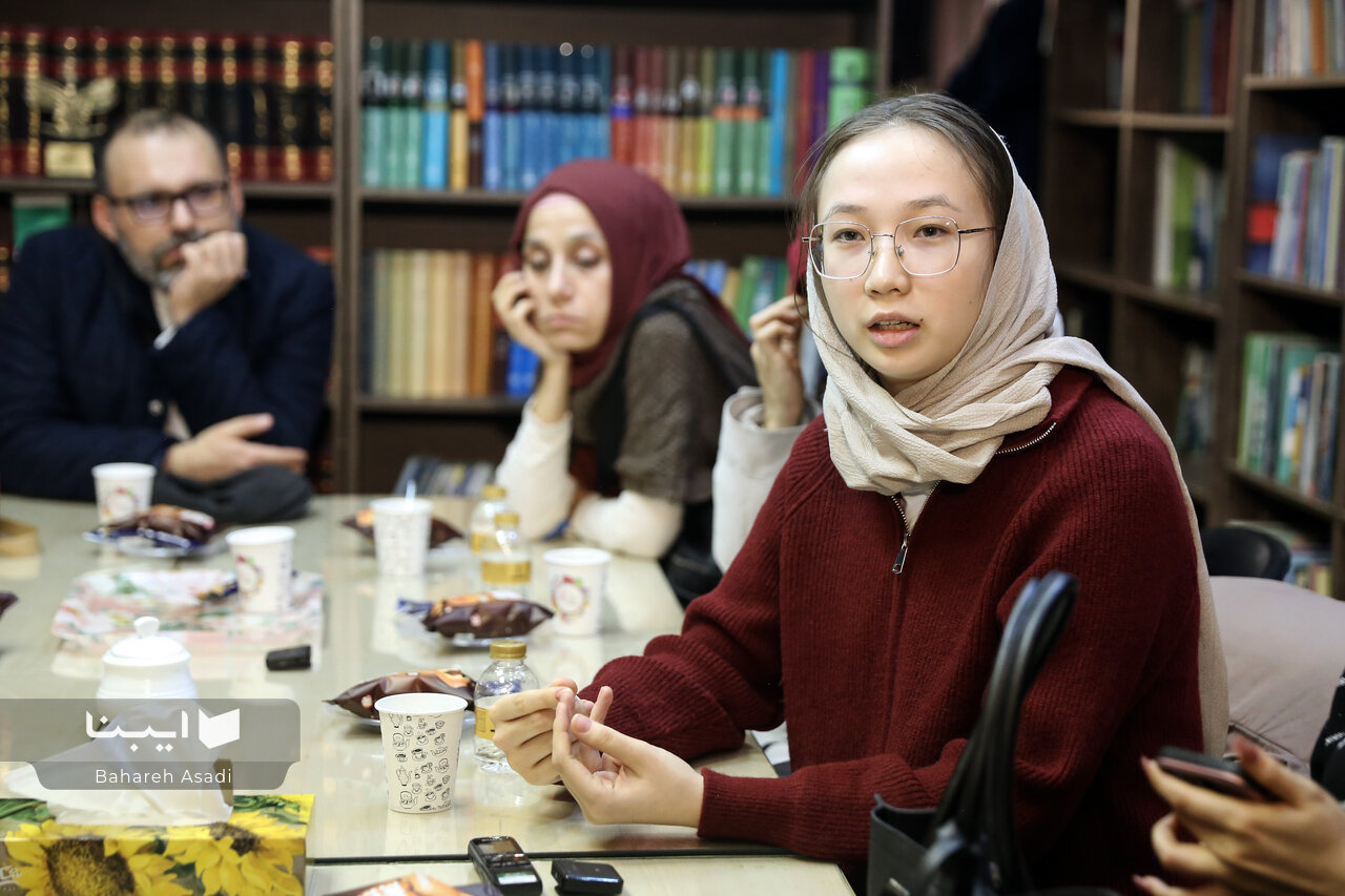 بازدید برگزیدگان المپیاد زبان و ادبیاتفارسی از خبرگزاری کتاب ایران