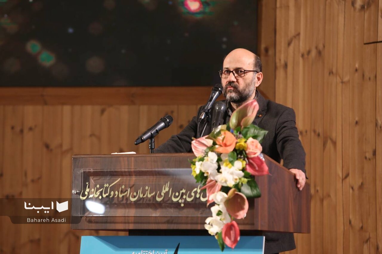 ادبیات ملی مانع هضم در هاضمۀ جهانیِ مدرن میشود