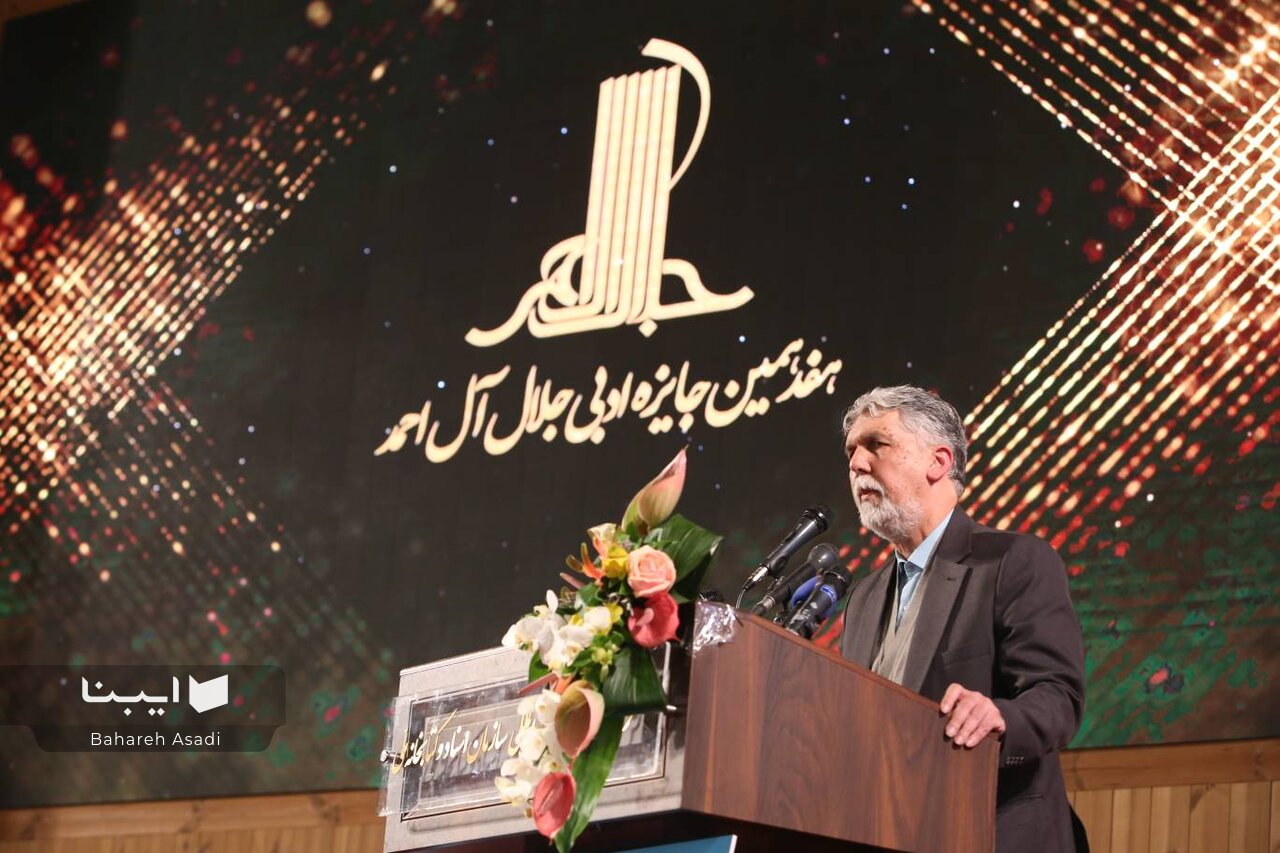 ادبیات ملی مانع هضم در هاضمۀ جهانیِ مدرن میشود ادبیات ملی مانع هضم در هاضمۀ جهانیِ مدرن میشود