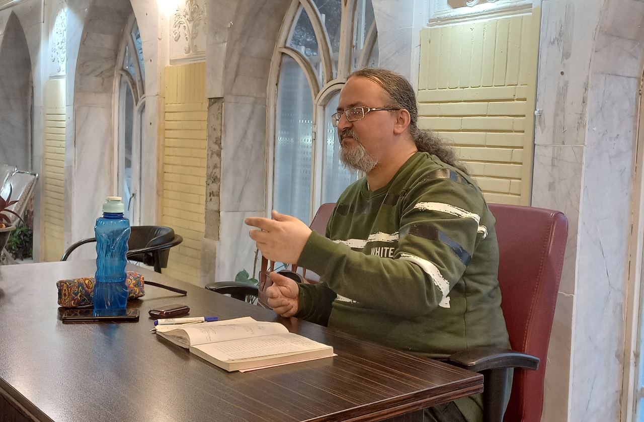 چگونگیِ «حکایت پند دیوانه ای با خواجه نا سپاس» در اراک نقل شد