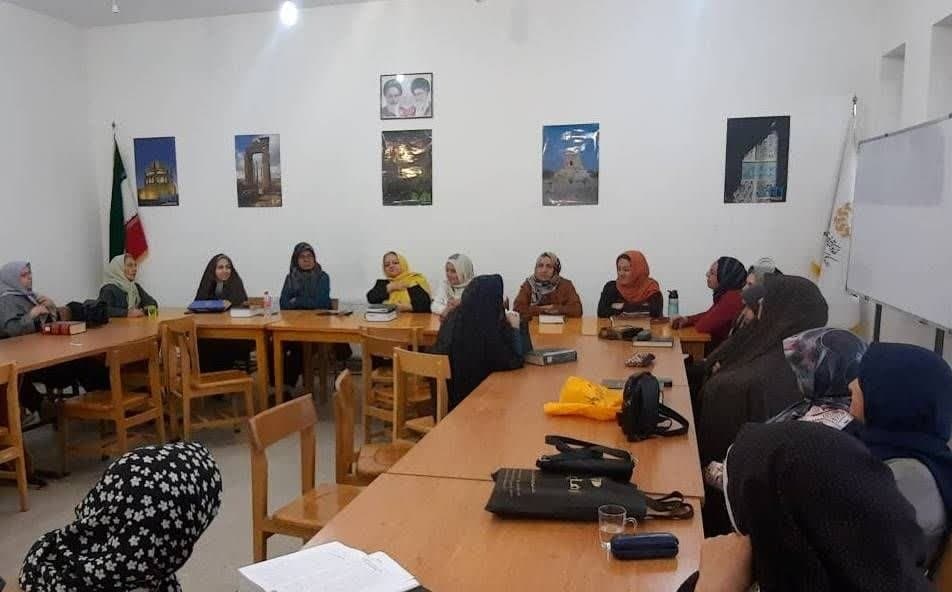 برنامههای فرهنگی کتابخانه سیار طرقبه و شاندیز/ اهدای کتاب در گناباد