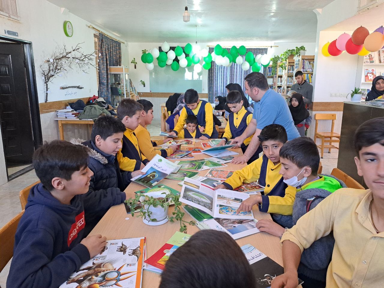 چالش کتابهای علمی در میان بچههای روستایی