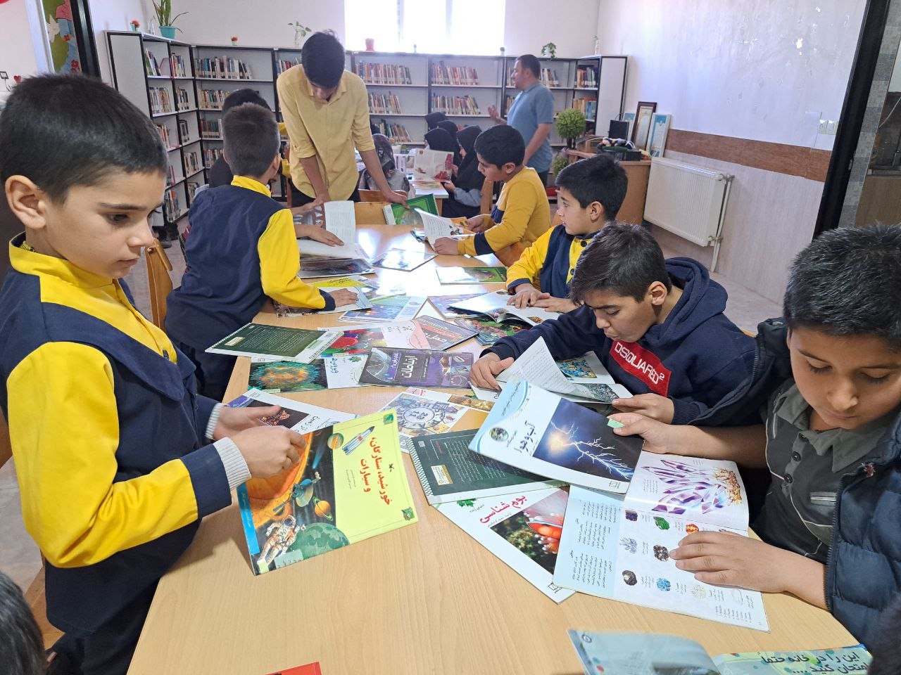 چالش کتابهای علمی در میان بچههای روستایی