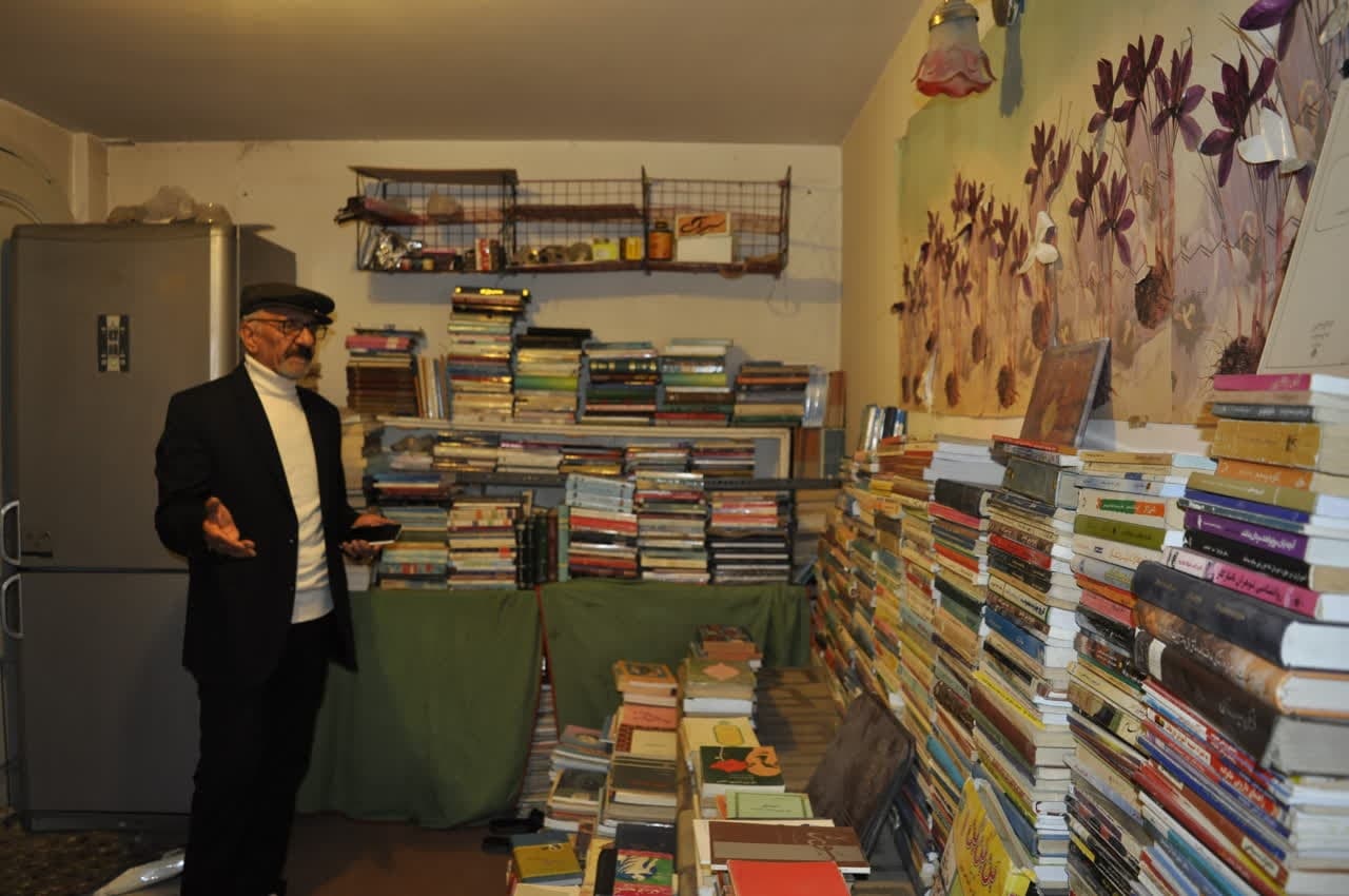 «ما به دست کریم همشهری؛ خانههای کتاب میسازیم»/ مردی که ۵۰ هزار جلد کتاب اهدا کرد