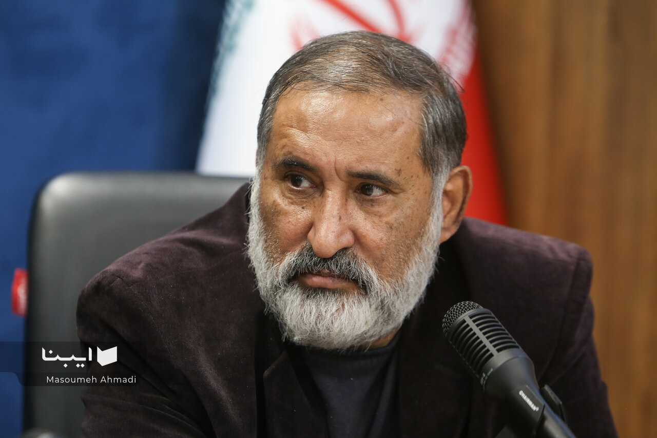 مطالعه بخش مهمی از شخصیت رهبر شهید بود مطالعه بخش مهمی از شخصیت رهبر شهید بود