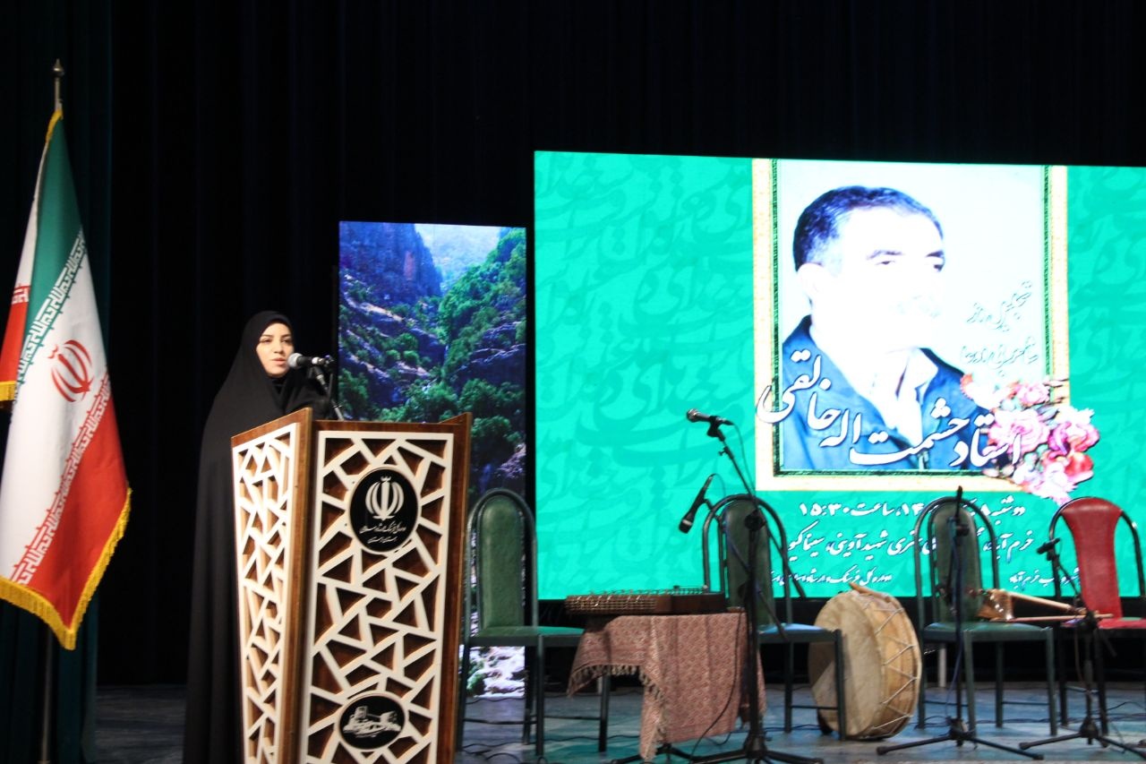 تجلیل از پیشکسوتان برای نسل آینده ارزشآفرین است / شاعران لرستان در تراز ملی هستند