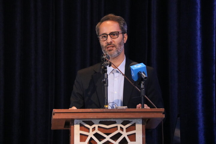 جشنواره شعر استانی فانوس در کرمانشاه برگزار می‌شود