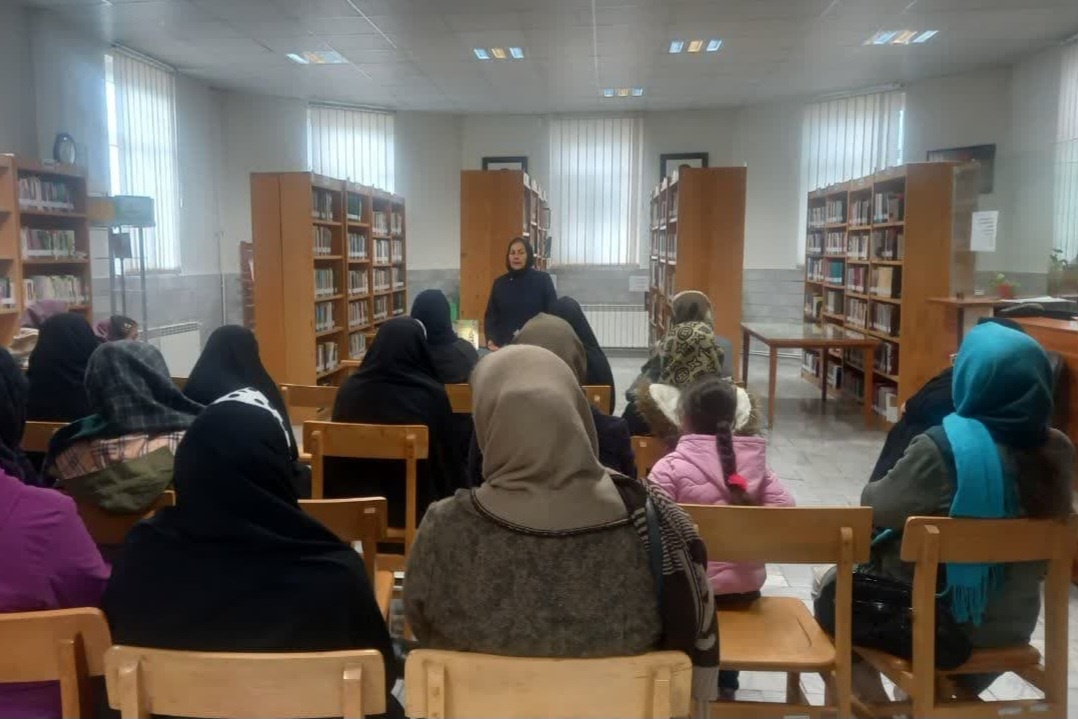 جشن «مبعث به رنگ کتاب » در کتابخانه عمومی شهدای سنجان اراک برگزار شد