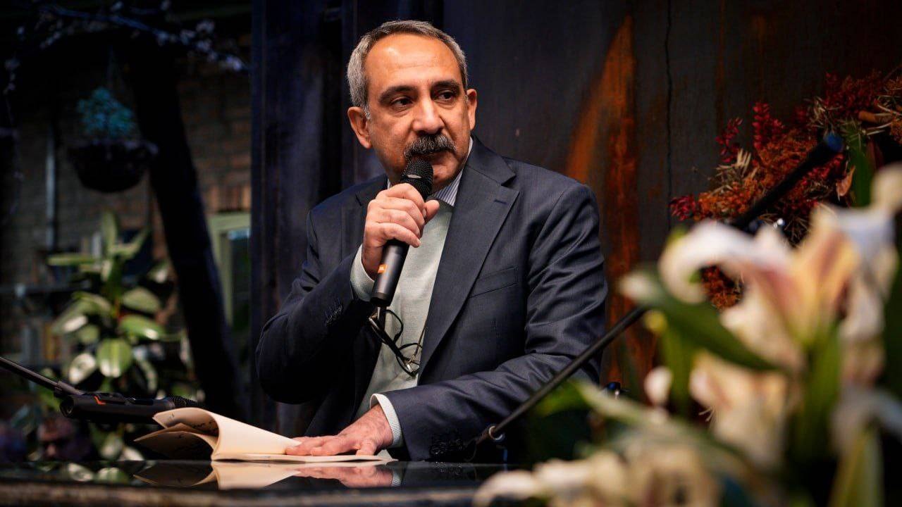 مراسم رونمایی از کتاب«به زن که از تمام جهان عاشقانهتر میمرد» برگزار شد