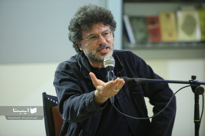 مطالعه‌ رمان تعاملات را بهبود می‌بخشد