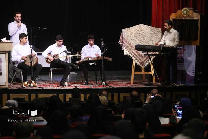 مراسم رونمایی از کتاب‌ «ستاره می‌بارید»