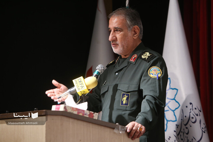 مراسم رونمایی از کتاب‌ «ستاره می‌بارید»