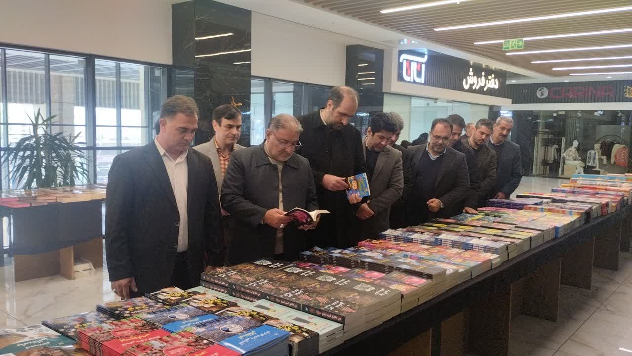 جشن انقلاب با چاشنی کتاب در شهرستان خوی/حضور ۱۰ ناشر از سراسر کشور