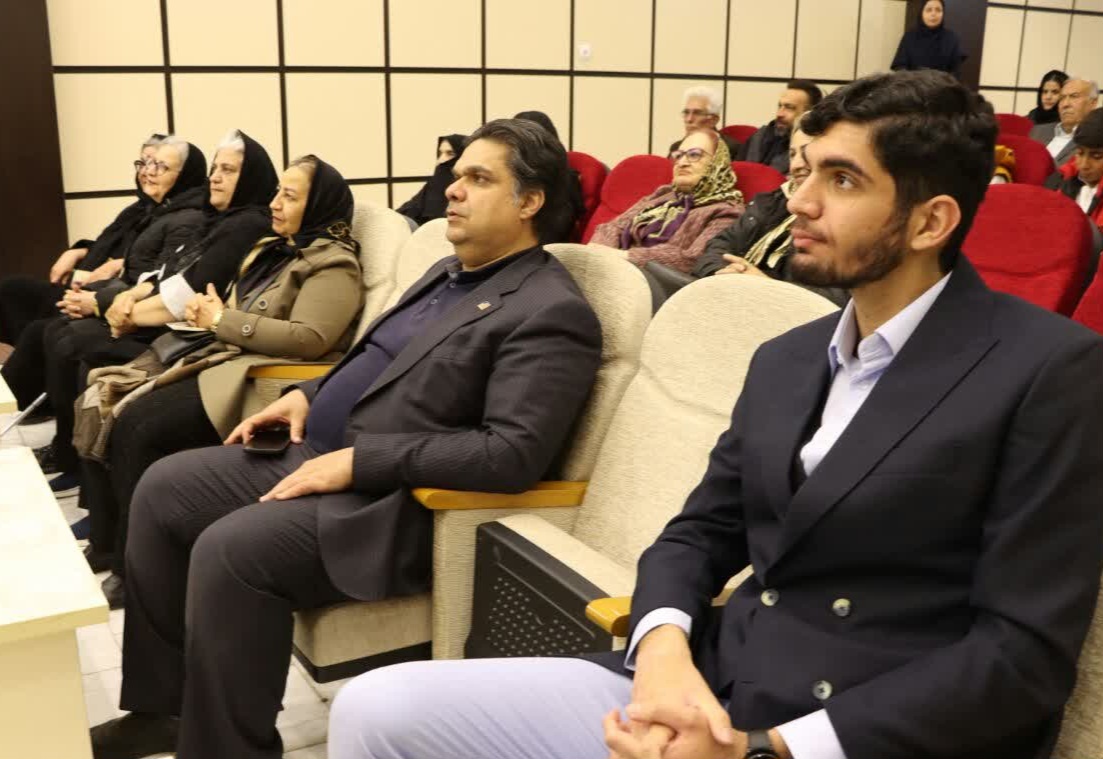 کتاب «از نوجوانان دیروز به نوجوانان امروز» در اراک رونمایی شد