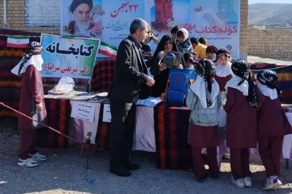 «طرح کوله کتاب عشایر» در شهرستان آبدانان رونمایی شد