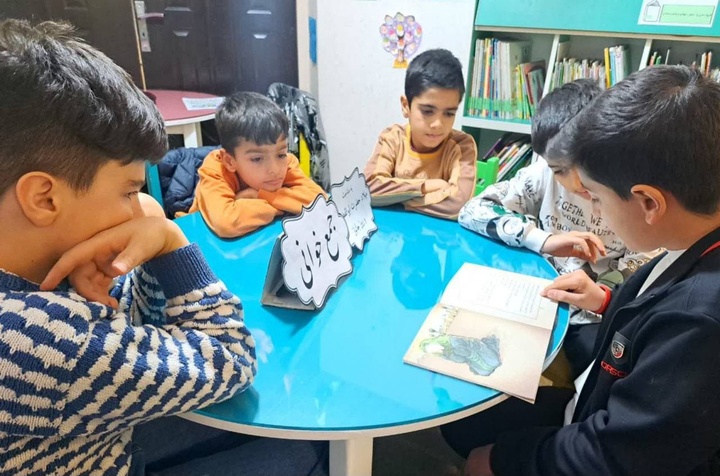 کتاب «ام البنین» در آشتیان معرفی و خوانش شد/ادب و احترام؛ کلیدواژه زندگی حضرت عباس و مادرش