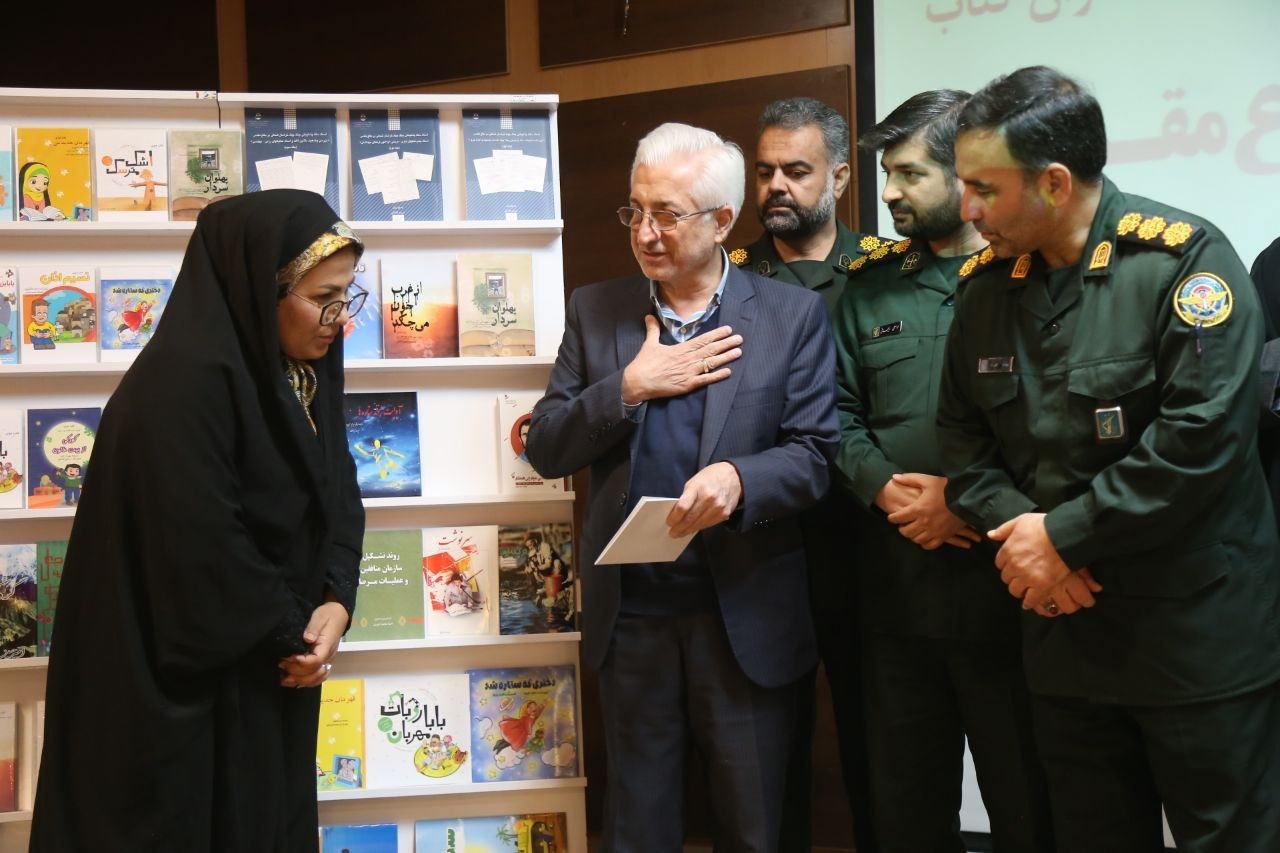 آئین رونمایی از ۴۶ کتاب دفاع مقدس در بجنورد برگزار شد