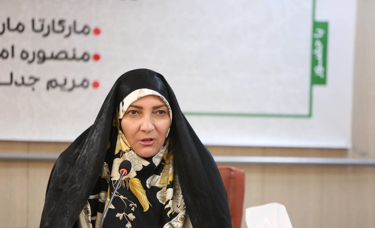 انقلاب اسلامی برای شخصیت زن ارزش قائل است/ کتابهایی که مخفیانه در دست زنان میچرخید