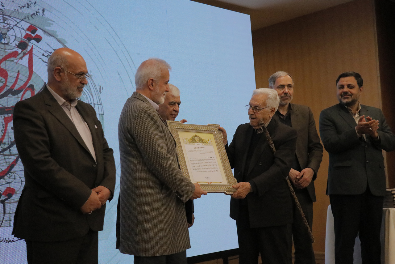 سنگ بنای نخستین جایزه علمی قطبالدین شیرازی گذاشته شد/ رونمایی اثر نفیس و خطی و ادیب و منجم ایرانی