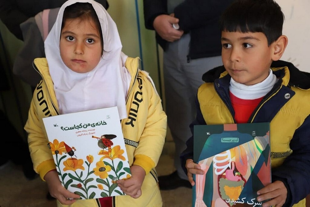 افتتاح ۲ کتابخانه در مدارس ارومیه و تکاب همزمان با دهه فجر