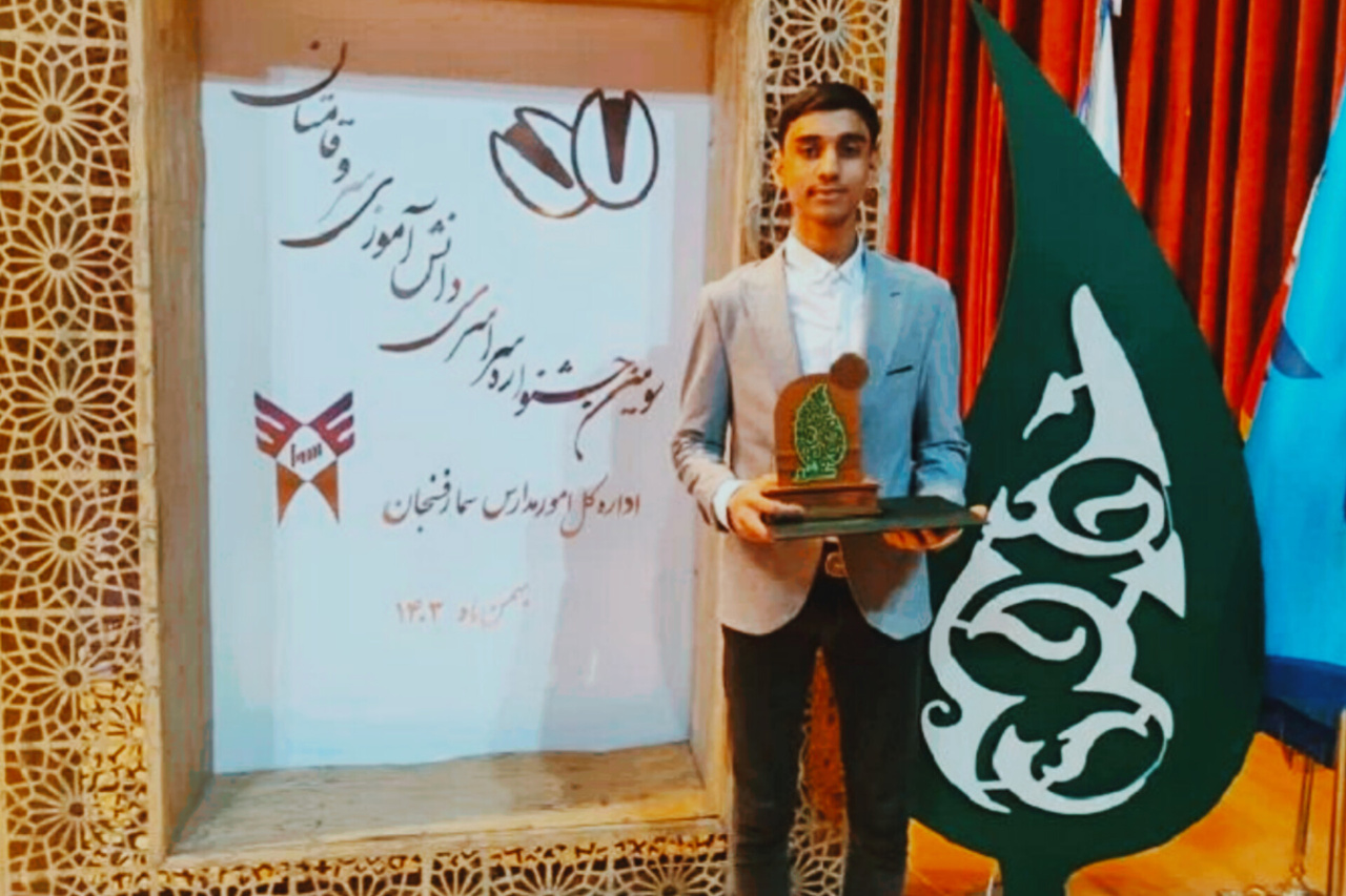 قصه‌گوی هرمزگانی در جشنواره ملی «سرو قامتان» خوش درخشید