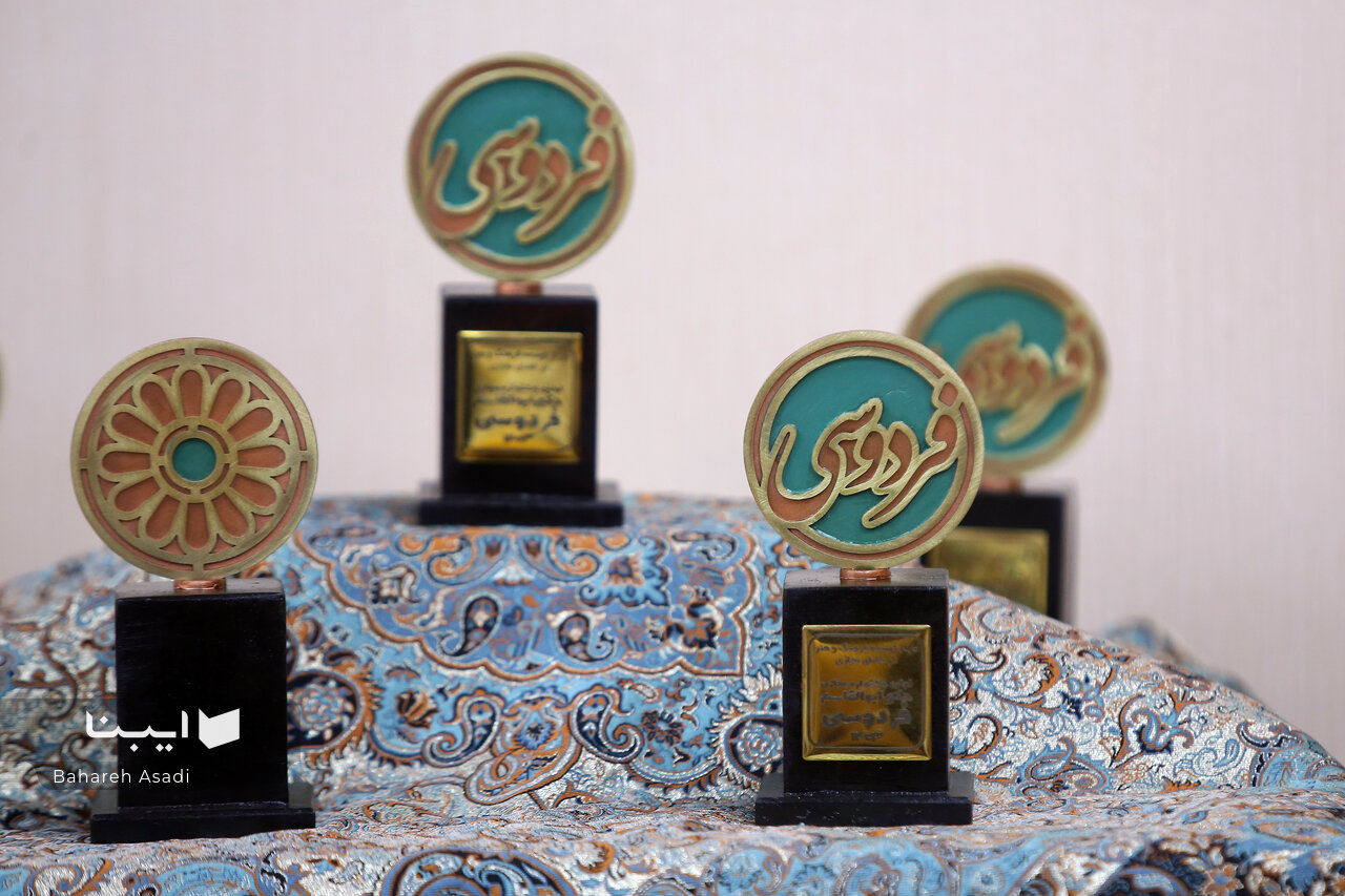 میراث ادبی فردوسی را در فضای مجازی احیا خواهیم کرد