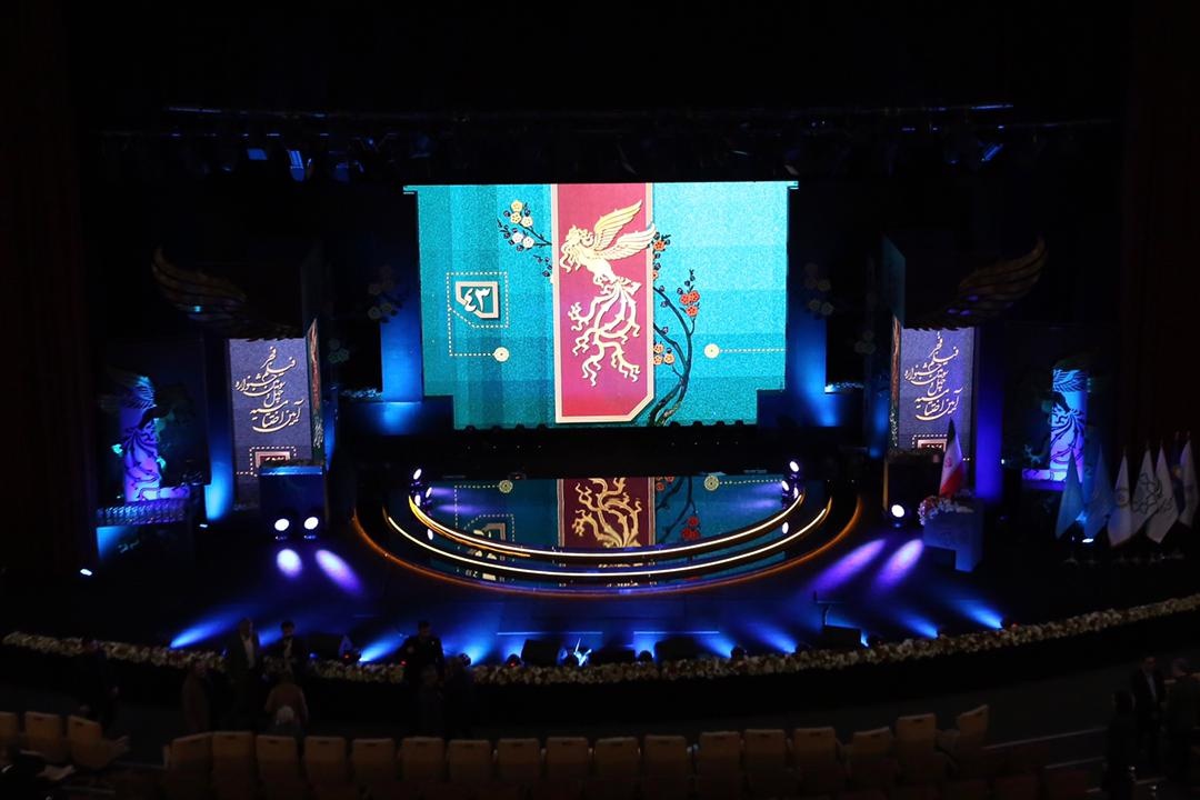 مراسم اختتامیه چهل‌وسومین جشنواره فیلم فجر برگزار شد/ آغاز اهدای جوایز با جایزه اقتباس ادبی