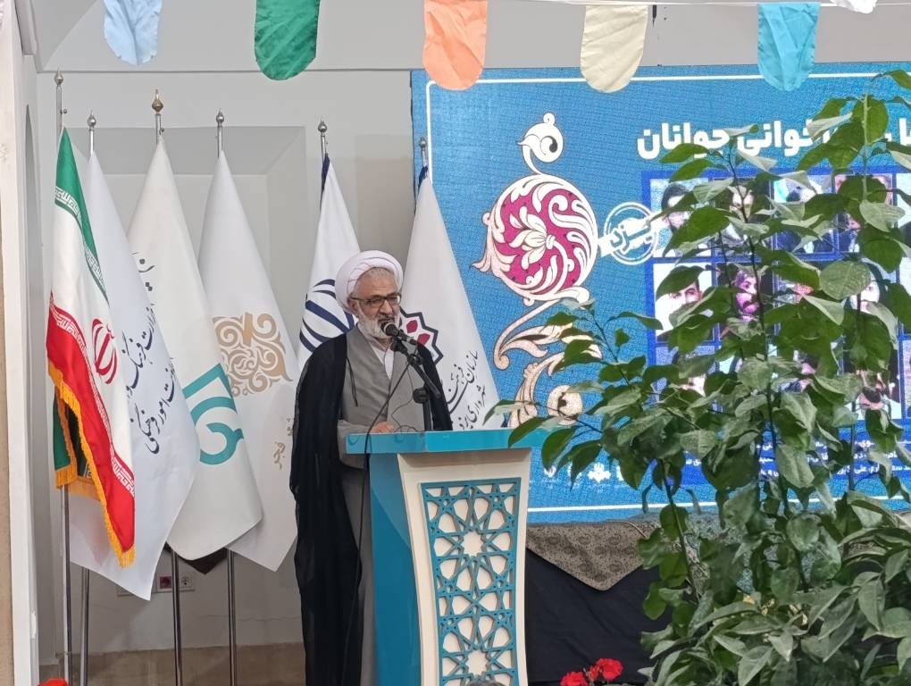 محفل شعرخوانی جوانان در یزد برگزار شد/ حضور ۲ شاعر یزدی در هیئت داوران جشنواره شعر فجر