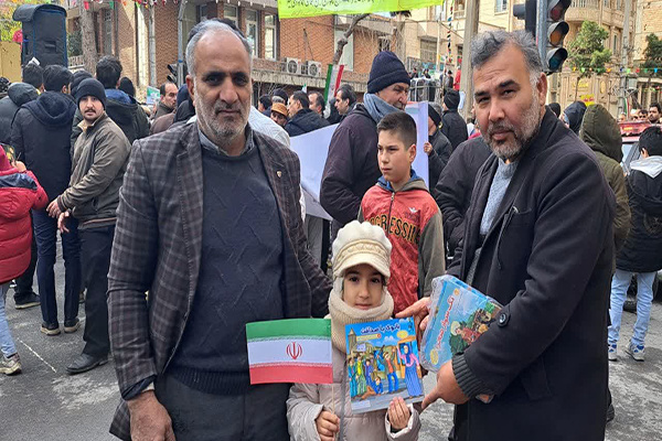 حلقههای فرهنگی گنبدکاووس در «دهه فجر» با کتاب پای کار جشن انقلاب آمدند