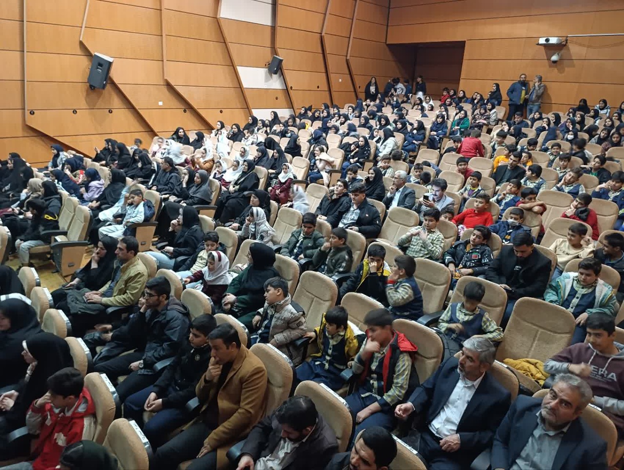 آئین اختتامیه مسابقه بزرگ کتابخوانی «من و پدربزرگ مجروحم» برگزار شد