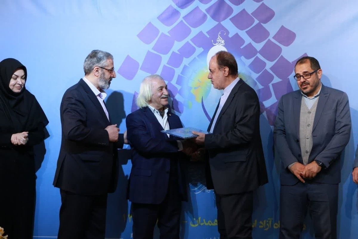 تلفیق خوشنویسی و تجسمی در یک قاب/ رونمایی از اثر هنری فاخر با نمادهای مهدوی