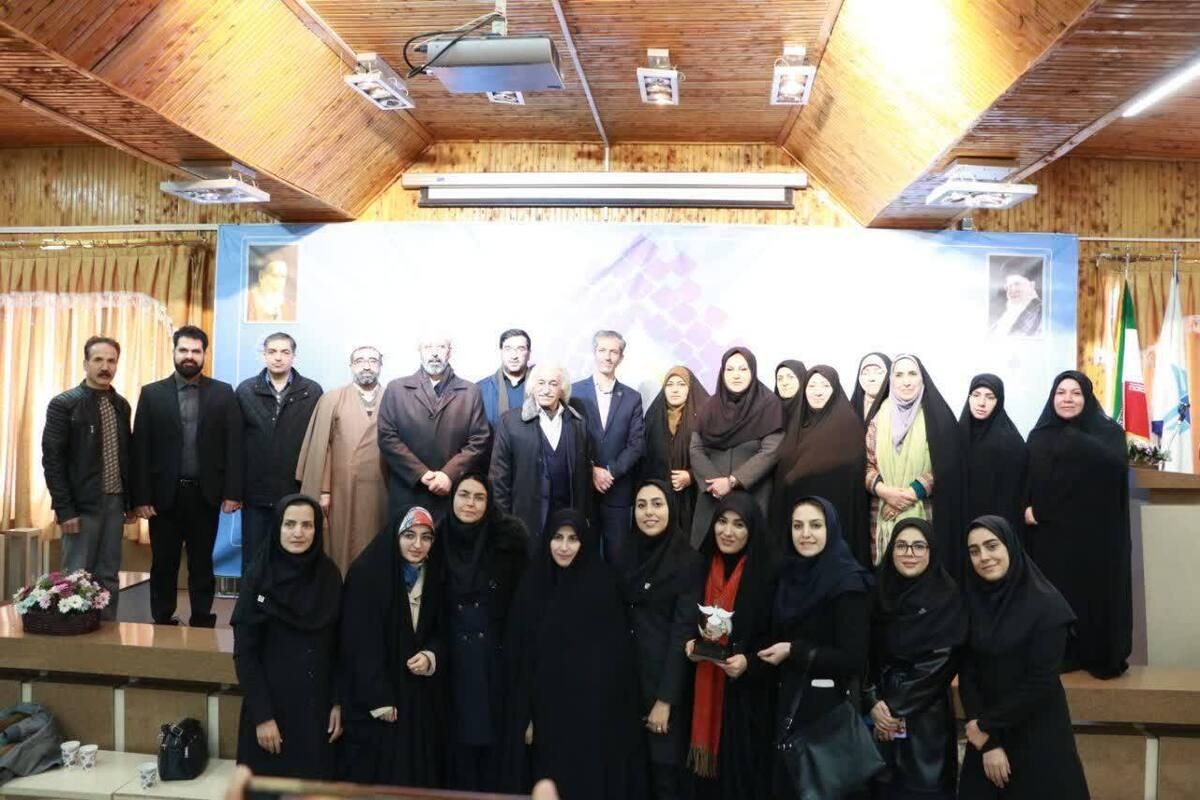 تلفیق خوشنویسی و تجسمی در یک قاب/ رونمایی از اثر هنری فاخر با نمادهای مهدوی