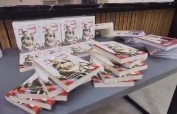 ویژه برنامه بررسی کتاب «پاییز آمد» در اراک برگزار شد