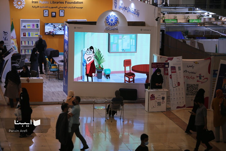 برگزاری تست صدا برای علاقه‌مندان به گویندگی در نمایشگاه کتاب