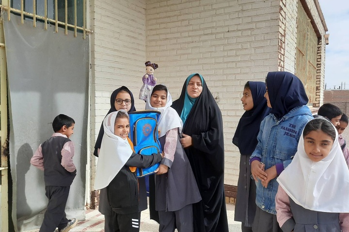 کوله‌های دانایی به دل روستاهای عشایری فردوس رسید