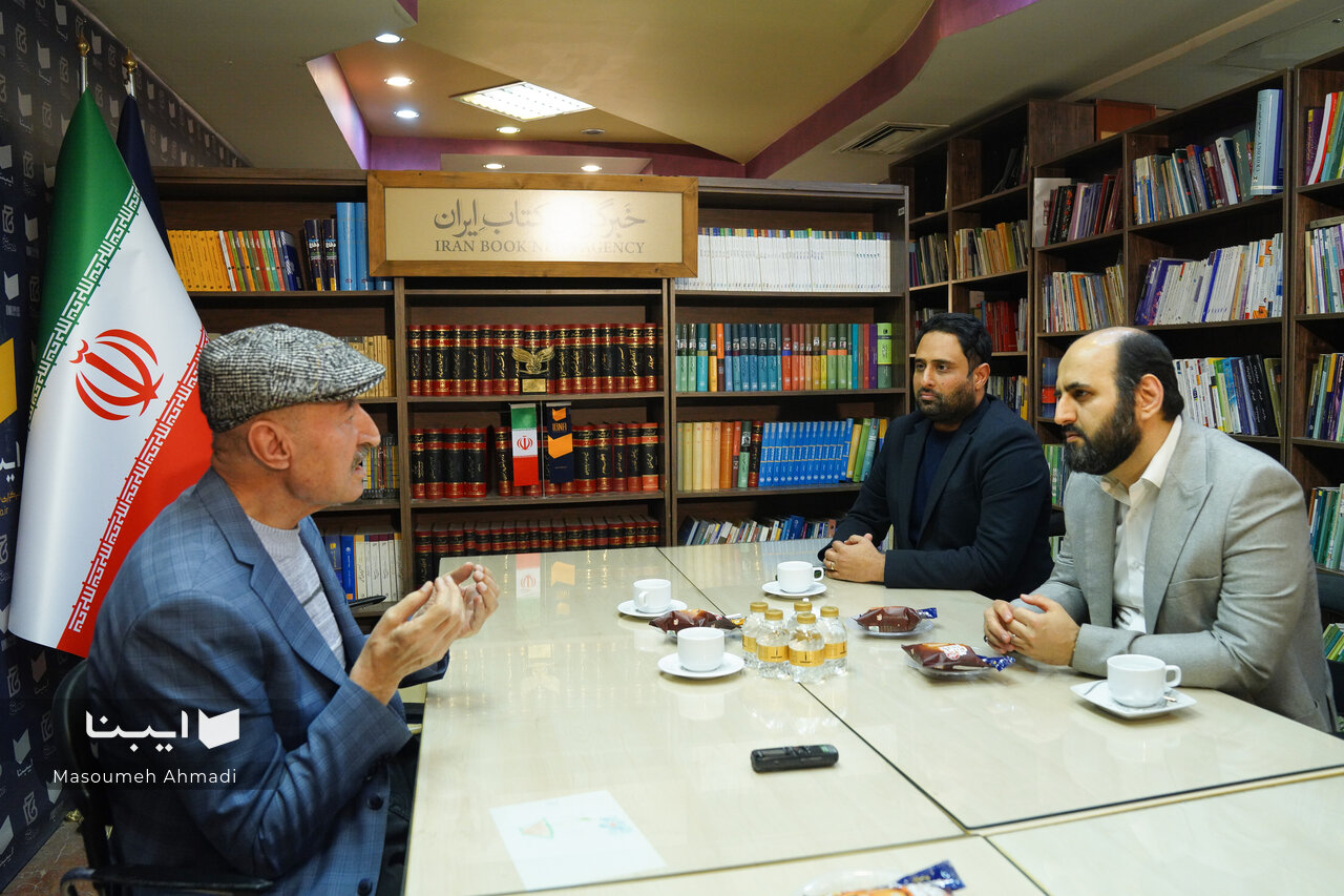 هر چه ایران قدرتمندتر باشد زبان فارسی پایدارتر میشود+ مصاحبه تصویری