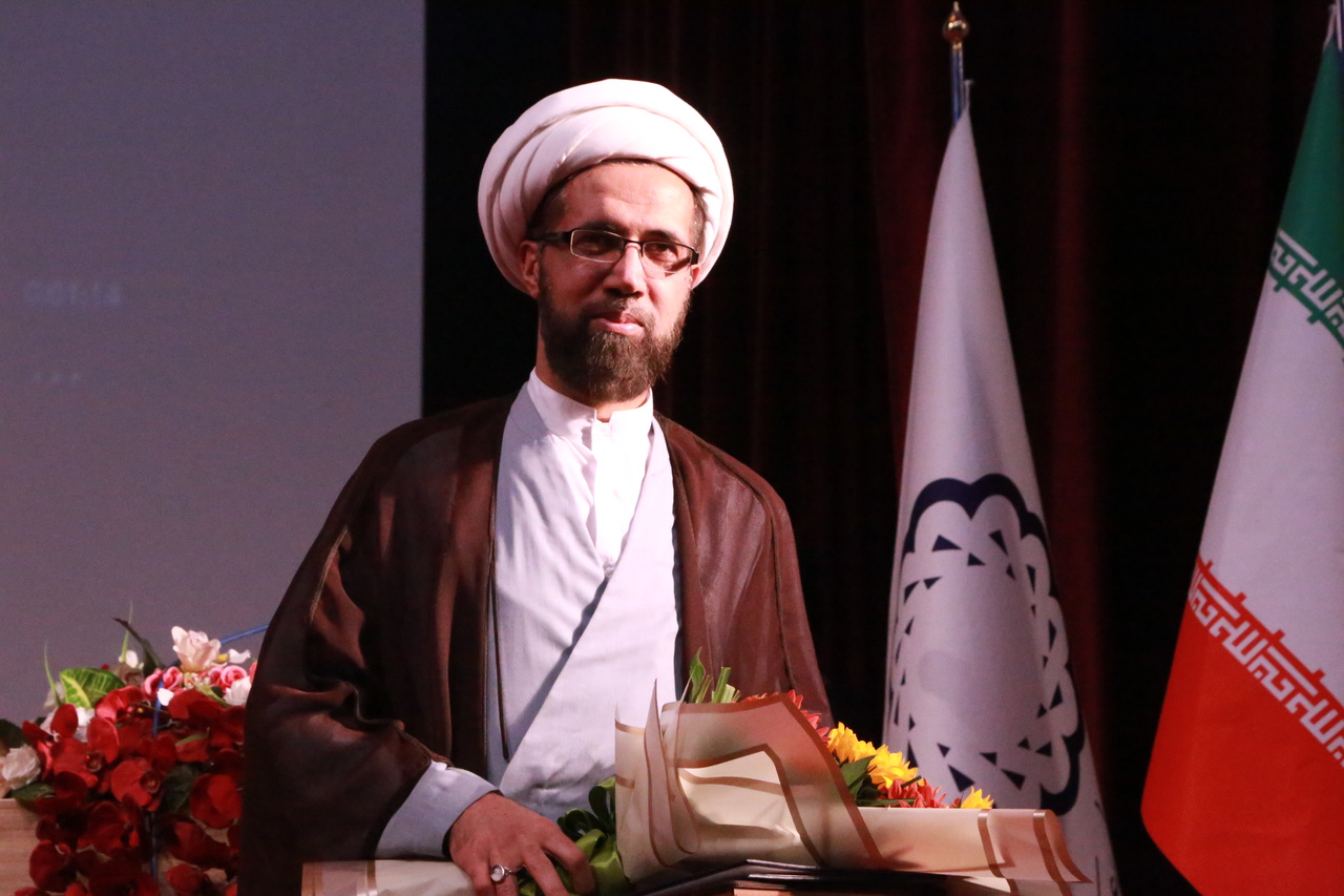 «راز چشمهایش» در رفسنجان رونمایی شد