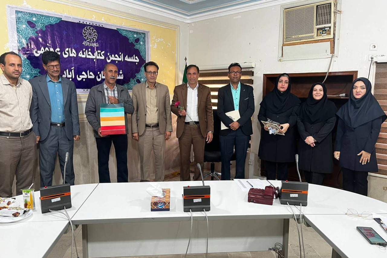 استفاده از ظرفیت خیرین در راستای تعامل با کتابخانه‌های عمومی در اولویت قرار بگیرد