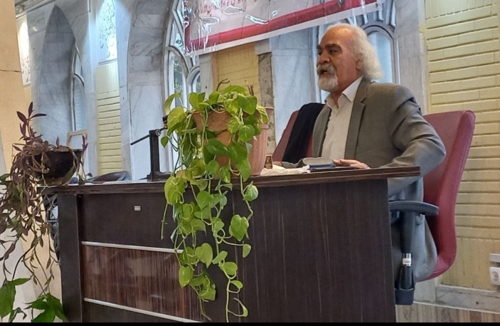 قصه سرگشتگی حافظ در حلقه خَمِ گیسویِ مَه رو و جام و ساقی