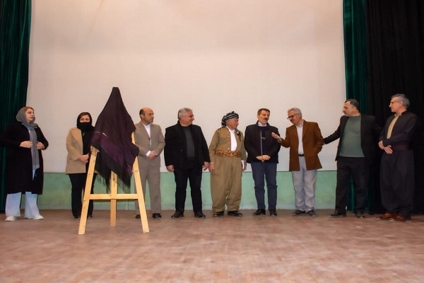 کتاب «ئاوینه‌ی روناکی» در کامیاران رونمایی شد