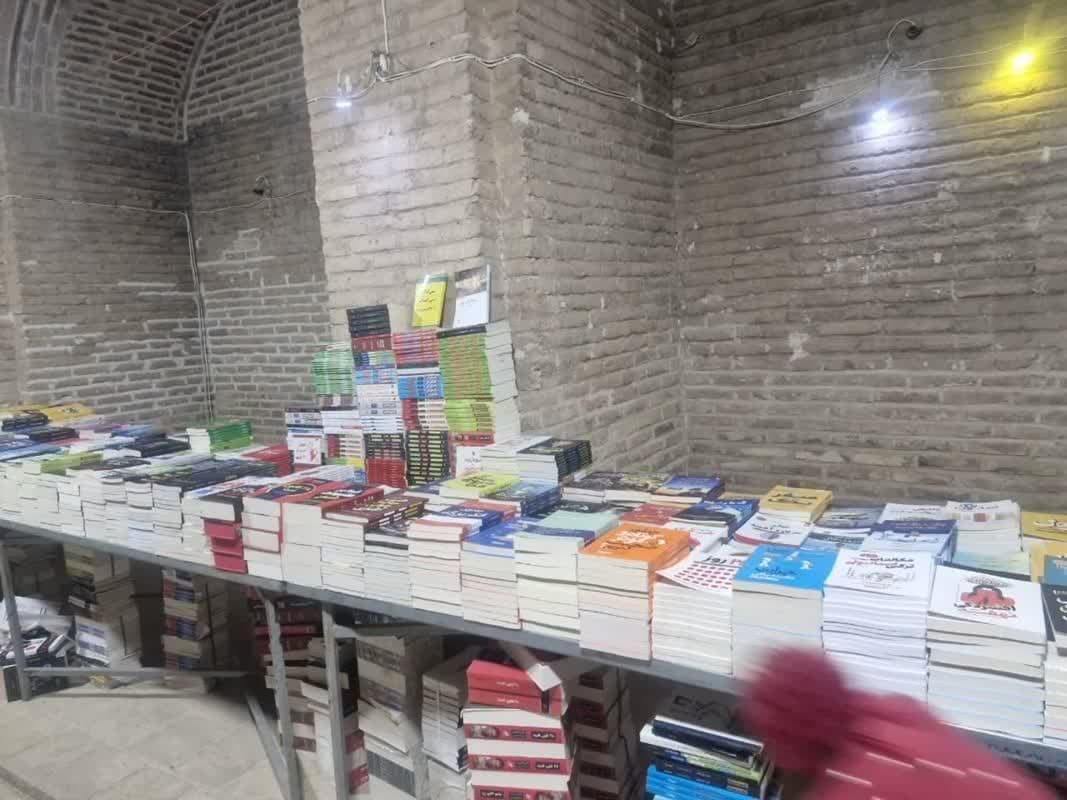 برگزاری نمایشگاه کتاب در تربتجام / نشست حافظخوانی در سبزوار