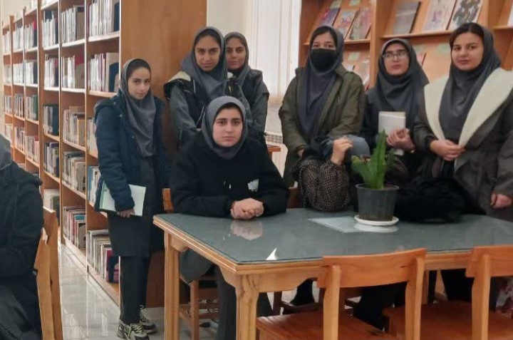 کتاب «من زینب تو هستم» در شازند معرفی و خوانش شد